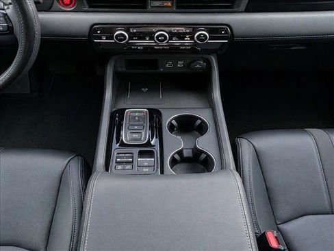 Used 2025 Honda Pilot EX-L image 18