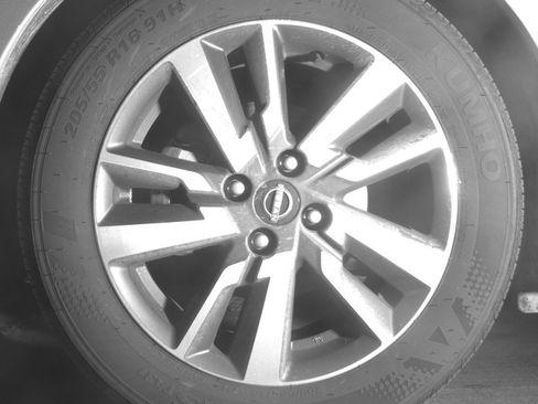 Used 2025 Nissan Versa SV FWD image 12
