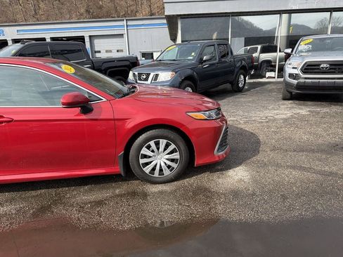 Used 2023 Toyota Camry LE image 3