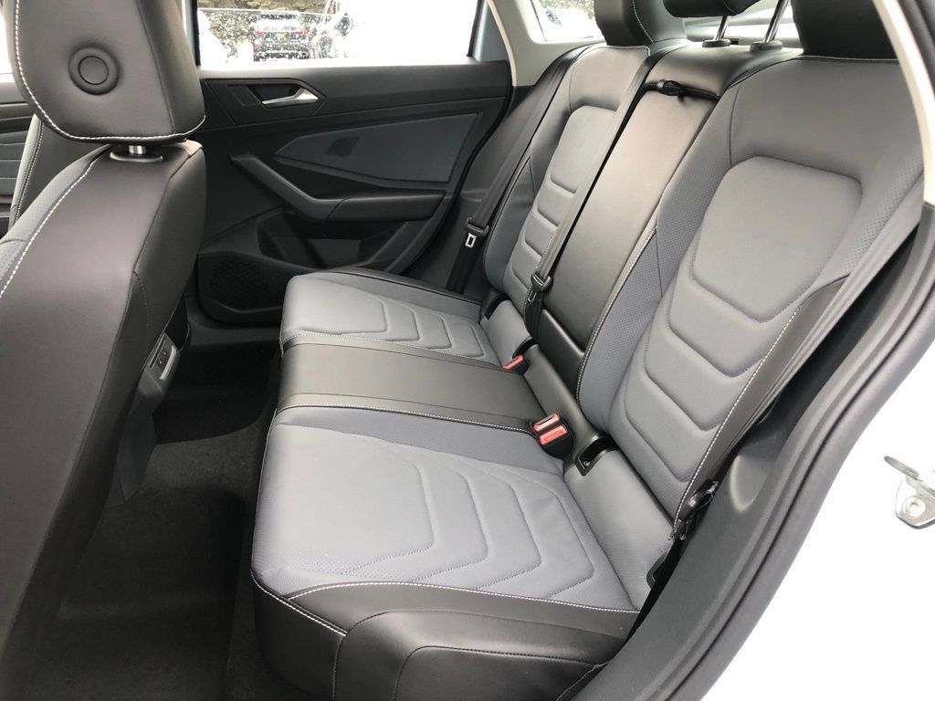 Used 2026 Volkswagen Jetta SEL FWD image 29