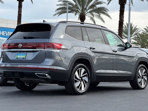 Used 2025 Volkswagen Atlas SE image 3