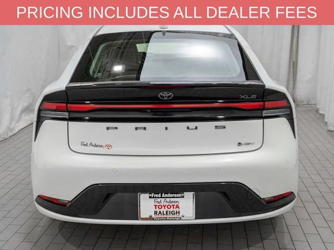 Used 2024 Toyota Prius XLE AWD/4WD image 4