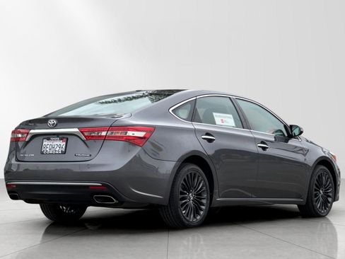 Used 2018 Toyota Avalon Touring image 4