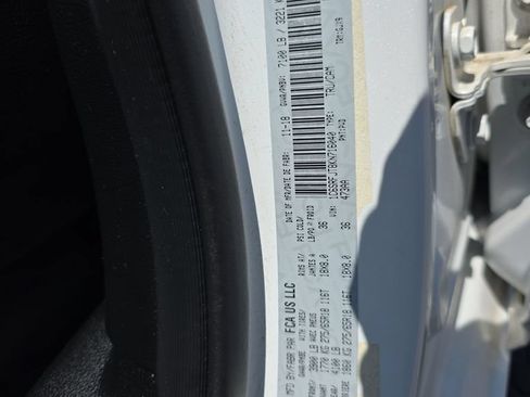Used 2019 RAM 1500 Laramie AWD/4WD image 39