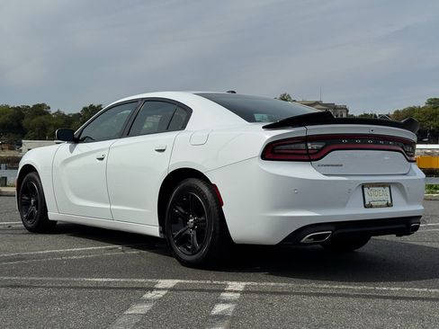 Used 2022 Dodge Charger SXT image 4