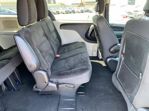 Used 2019 Dodge Grand Caravan SE image 20