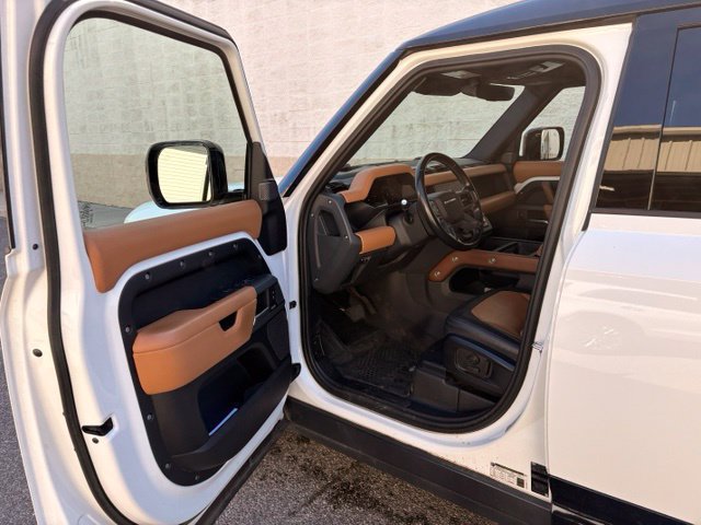 Used 2023 Land Rover Defender 110 X-Dynamic SE AWD/4WD image 7