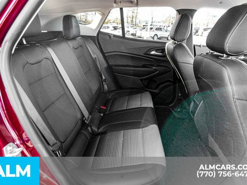 Used 2025 Chevrolet Trax LT w/ LT Convenience Package image 25