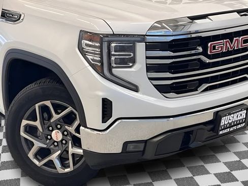 Used 2022 GMC Sierra 1500 SLT AWD/4WD image 30