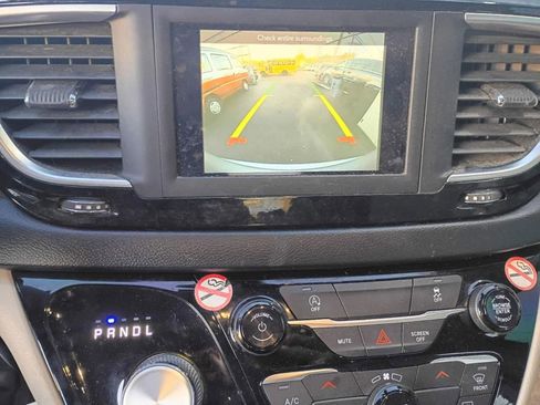 Used 2021 Chrysler Voyager Lxi image 15