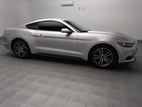 Used 2017 Ford Mustang Coupe image 11