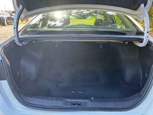 Used 2025 Nissan Altima 2.5 SV FWD image 32