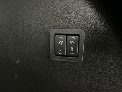 Used 2024 Buick Enclave Premium image 41