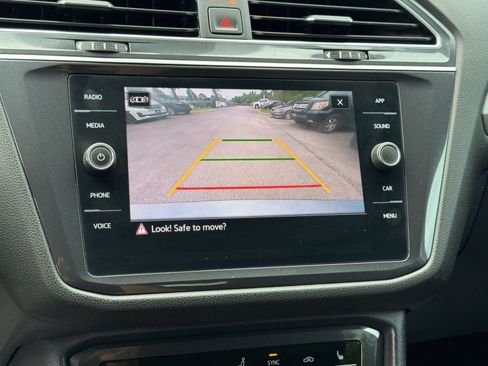 Used 2022 Volkswagen Tiguan SE FWD image 18