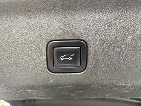 Used 2022 Chevrolet Tahoe LT w/ Luxury Package AWD/4WD image 7