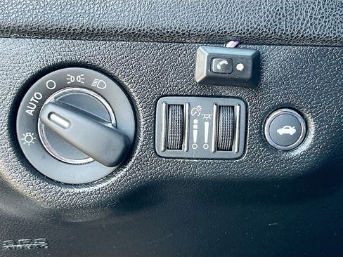 Used 2022 Chrysler 300 Touring w/ Sport Appearance Package RWD image 10