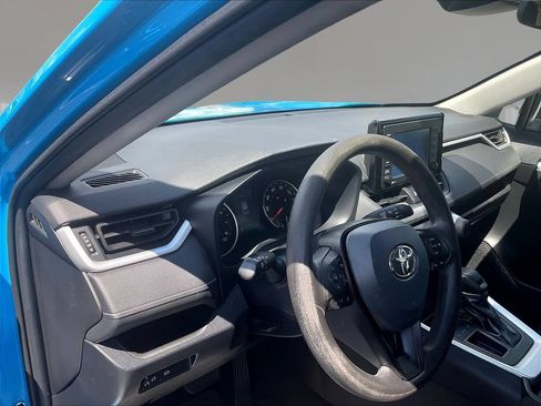 Used 2021 Toyota RAV4 LE w/ Carpet Mat Package (TMS) FWD image 14