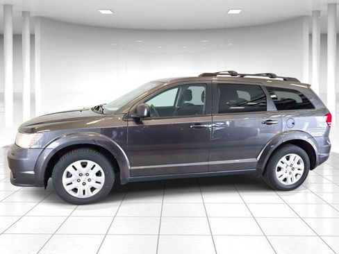 Used 2019 Dodge Journey SE image 2