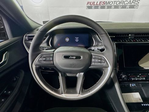 New 2025 Jeep Grand Cherokee L Altitude AWD/4WD image 11