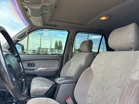 Used 2002 Toyota 4Runner SR5 AWD/4WD image 18