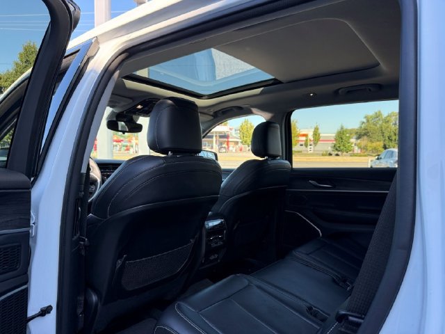 Used 2021 Jeep Grand Cherokee L Limited w/ Trailer Tow Group (B) AWD/4WD image 17