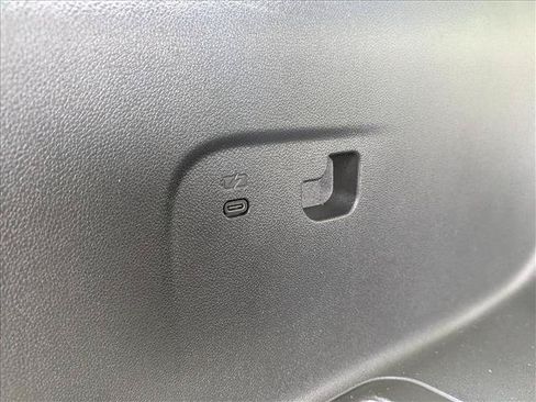 Used 2025 GMC Acadia Denali FWD image 18