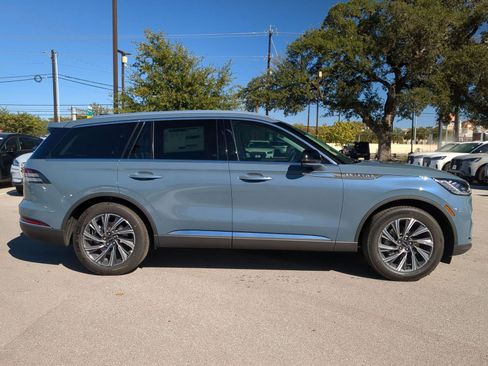 New 2026 Lincoln Aviator 2WD image 2