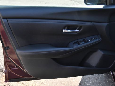 Used 2025 Nissan Sentra SV FWD image 13