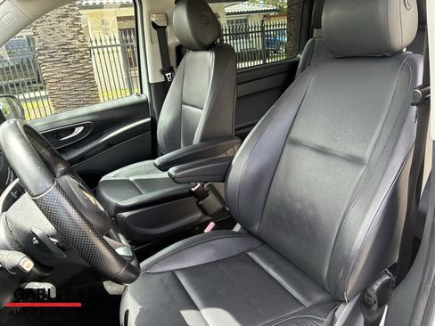 Used 2018 Mercedes-Benz Metris Passenger image 18