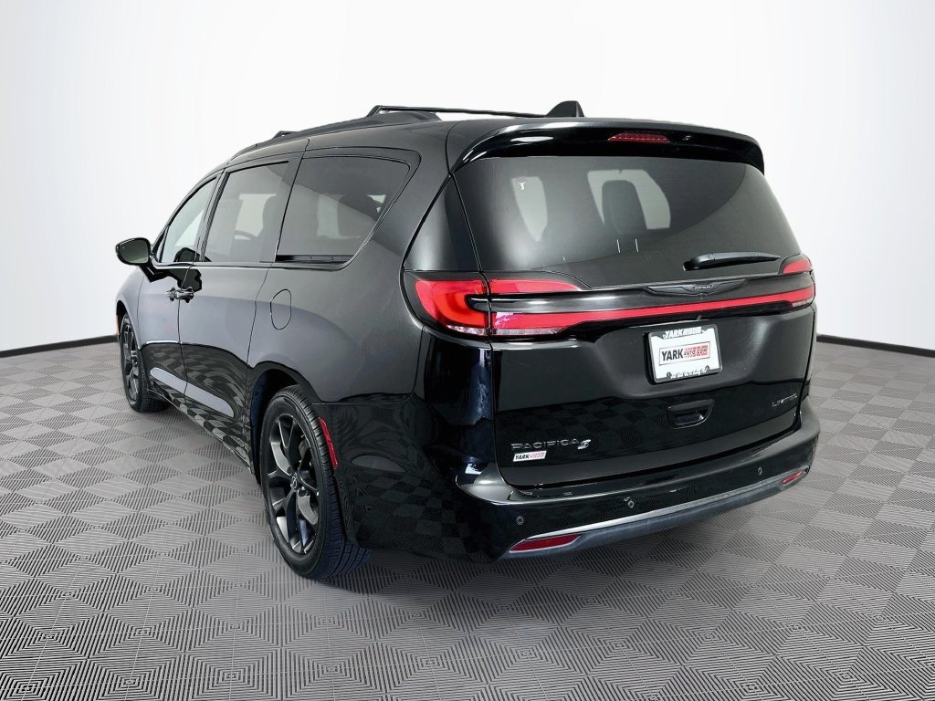 Certified 2025 Chrysler Pacifica Limited FWD image 7