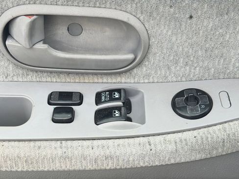 Used 2005 Kia Sedona LX FWD image 16