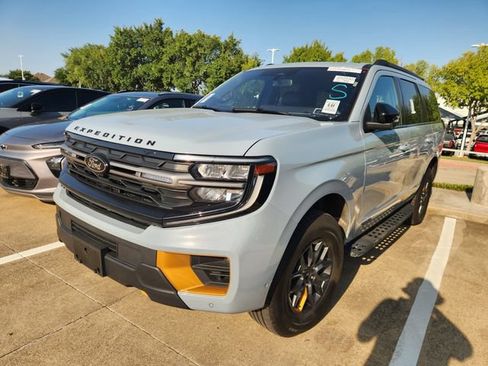 Used 2025 Ford Expedition Tremor AWD/4WD image 3
