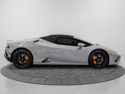 Used 2021 Lamborghini Huracan EVO RWD image 23