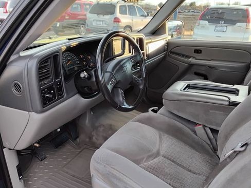 Used 2005 Chevrolet Avalanche LS w/ Avalanche South-West Package image 10