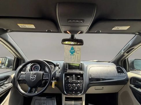 Used 2020 Dodge Grand Caravan SXT FWD image 12