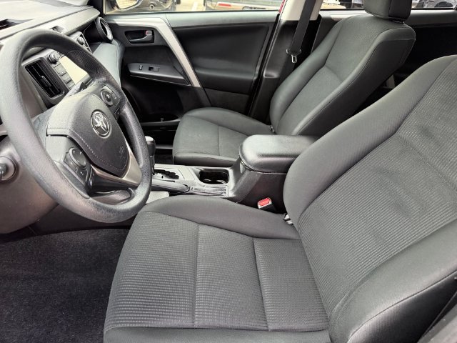 Used 2018 Toyota RAV4 LE FWD image 12