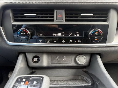 Used 2025 Nissan Rogue SV AWD/4WD image 20