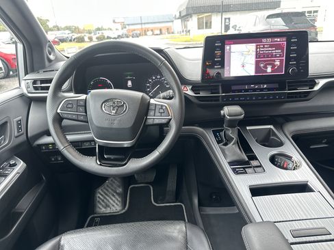 Used 2023 Toyota Sienna XSE image 15