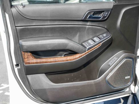 Used 2020 Chevrolet Suburban LT image 21