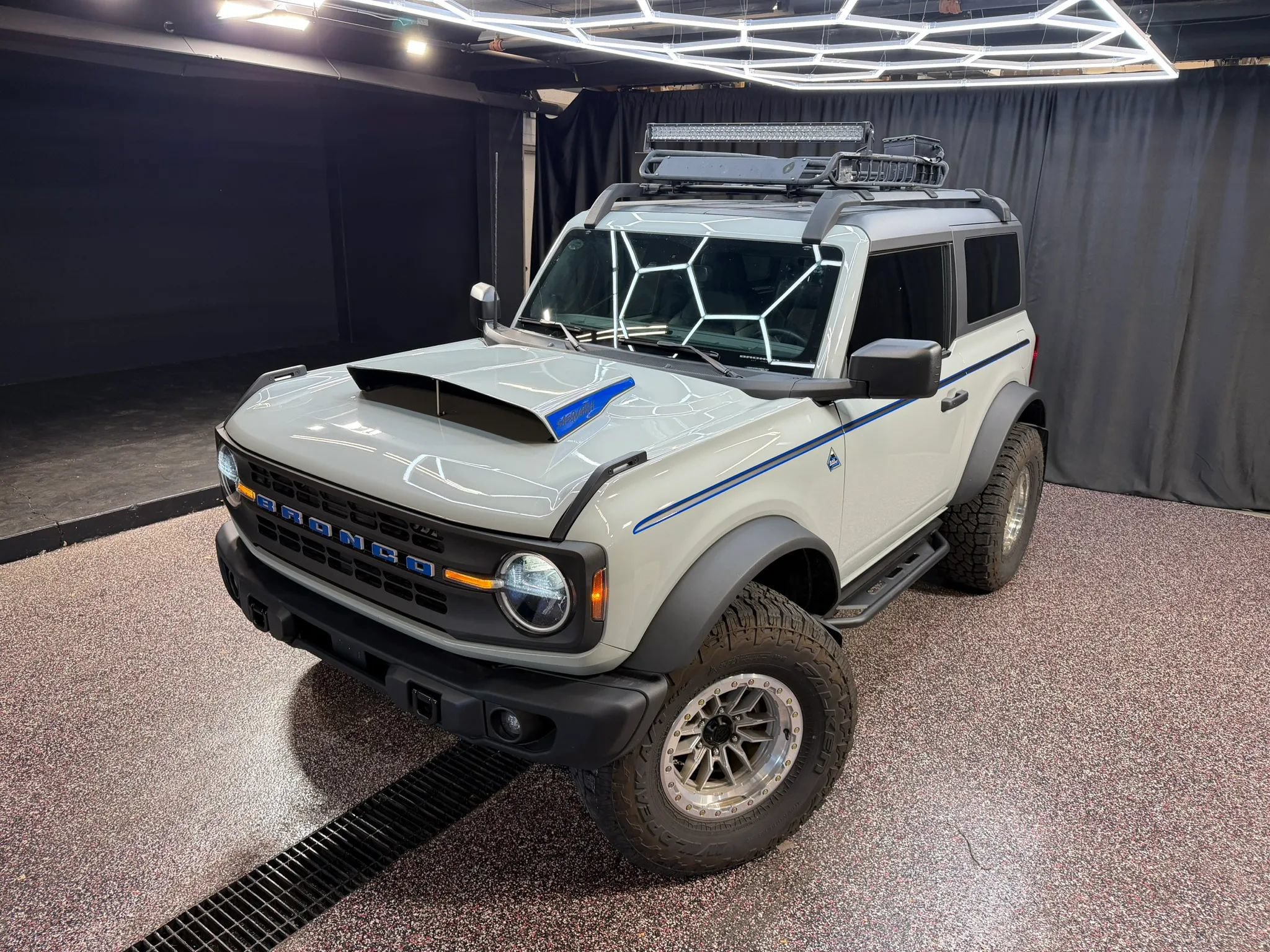 Used 2024 Ford Bronco Black Diamond w/ Sasquatch Package AWD/4WD image 2