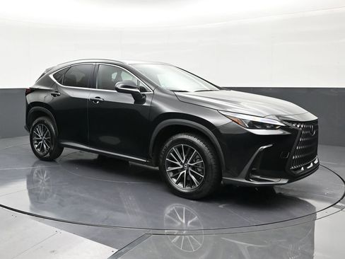 Used 2024 Lexus NX 250 FWD w/ Towing Package (2000 Lbs) image 7