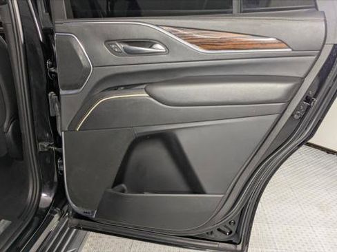 Used 2021 Cadillac Escalade Luxury AWD/4WD image 21