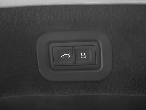 Used 2022 Bentley Flying Spur V8 image 12