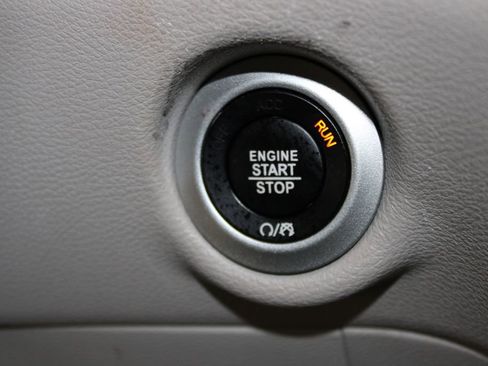 Used 2024 Chrysler Pacifica Touring-L image 49