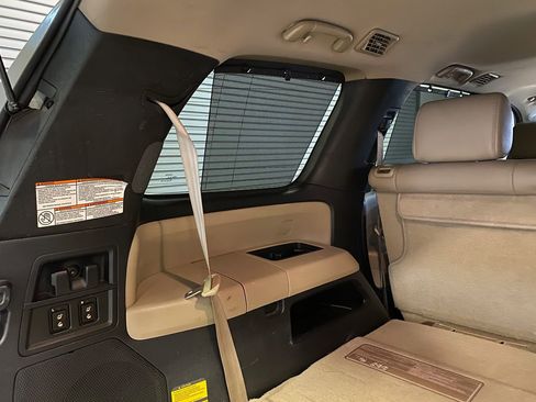 Used 2014 Toyota Sequoia Platinum AWD/4WD image 18
