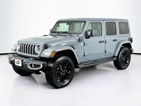 Used 2024 Jeep Wrangler Unlimited Sahara AWD/4WD image 10