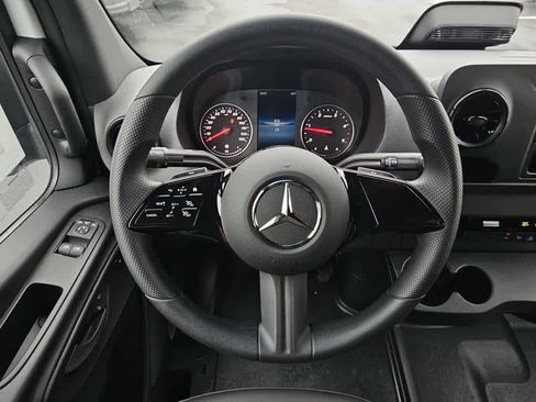 Used 2025 Mercedes-Benz Sprinter 2500 image 12
