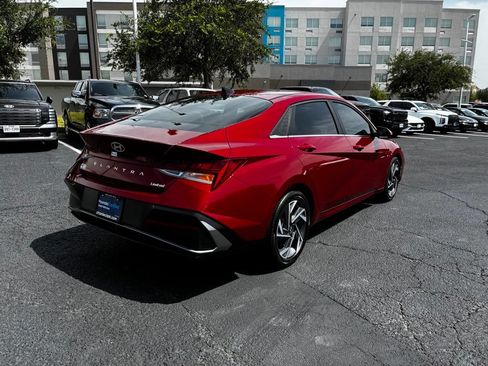 Used 2025 Hyundai Elantra Limited FWD image 5