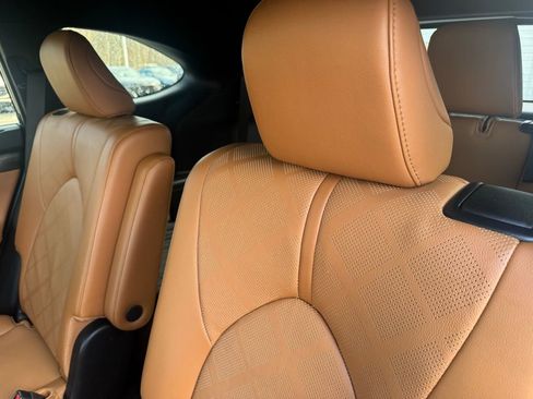 Used 2024 Toyota Highlander Platinum image 10