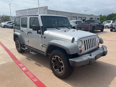 Used 2012 Jeep Wrangler Unlimited Sport image 4